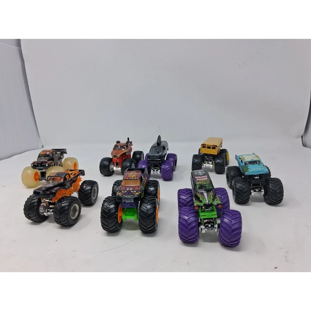 1:64 monster jam monster truck Lot of 8
